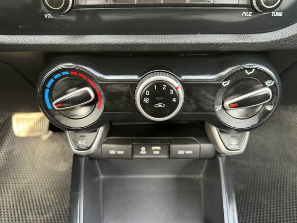 2017 Kia Rio IV, серебристый, 1370000 рублей - вид 10
