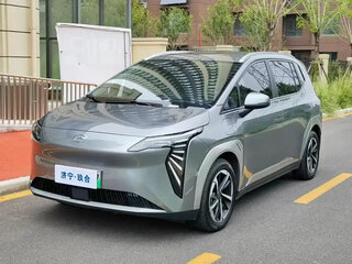 2025 Aion Y Plus 58.9 kWh, серебристый, 1448069 рублей, вид 1