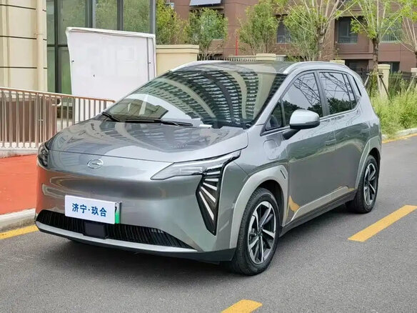2025 Aion Y Plus 58.9 kWh, серебристый, 1448069 рублей