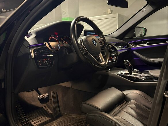 2019 BMW 5 серии 520i VII (G30/G31/G38), чёрный, 2990000 рублей - вид 6