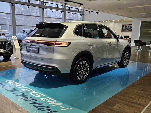 2026 Geely EX5 Гибрид EM-i, серебристый - вид 7