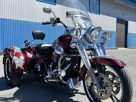 2017 Harley-Davidson Freewheeler, красный, 2800000 рублей, вид 1