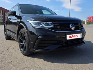 2021 Volkswagen Tiguan II Рестайлинг, чёрный, 4299000 рублей, вид 2