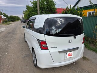 2015 Honda Freed Spike I Рестайлинг 2, белый, 1600000 рублей, вид 3