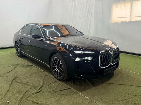 2025 BMW 7 серии 740d xDrive VII (G70), чёрный - вид 3