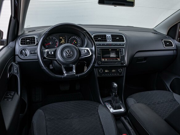 2019 Volkswagen Polo V Рестайлинг, красный, 1450000 рублей - вид 5