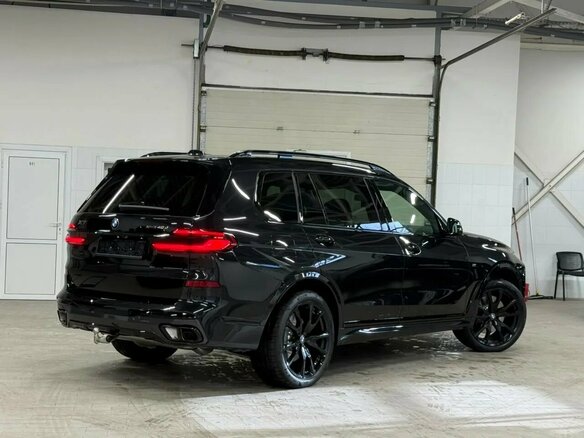 2026 BMW X7 40d I (G07) Рестайлинг, чёрный, 17270000 рублей - вид 3