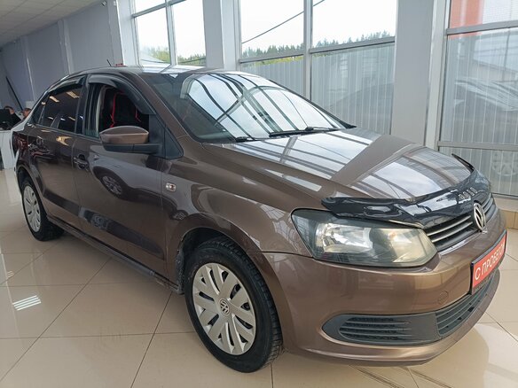 2014 Volkswagen Polo V, коричневый - вид 2