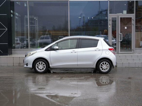 2012 Toyota Vitz III (XP130), серый, 810000 рублей - вид 7