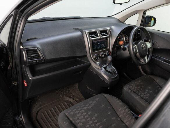 2013 Toyota Ractis II, чёрный, 790000 рублей - вид 12