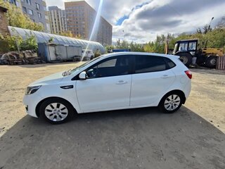 2012 Kia Rio III, белый, 850000 рублей, вид 2
