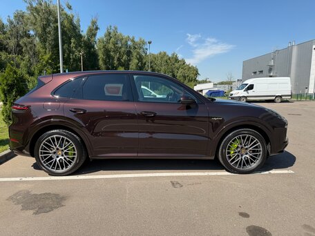 2023 Porsche Cayenne E-Hybrid III, коричневый, 11000000 рублей, вид 4