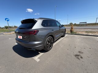 2018 Volkswagen Touareg III, серый, 5050000 рублей, вид 4