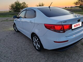 2015 Kia Rio III Рестайлинг, белый, 1200000 рублей, вид 4