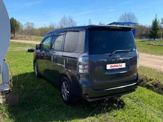 2010 Toyota Voxy II (R70), серый, 1450000 рублей, вид 3