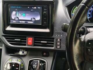 2014 Toyota Voxy III (R80), серебристый, 2050000 рублей, вид 5