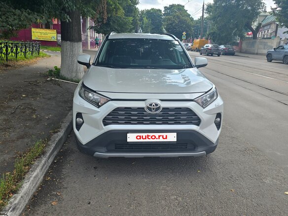 2021 Toyota RAV4 V (XA50), белый, 2690000 рублей