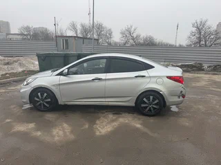 2013 Hyundai Solaris I, серый, 480000 рублей, вид 3