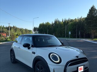2022 Mini Hatch Cooper D III (F55/F56) Рестайлинг 2, белый, 2220000 рублей, вид 3