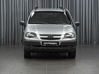 2020 Chevrolet Niva I Рестайлинг, серебристый, 770000 рублей, вид 3