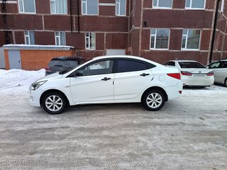 2014 Hyundai Solaris I Рестайлинг, белый, 590000 рублей, вид 4