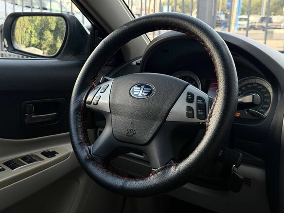 2012 FAW Besturn B50 I, серебристый, 330000 рублей - вид 16