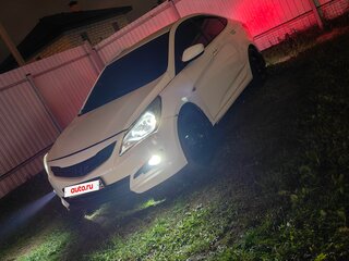 2015 Hyundai Solaris I Рестайлинг, белый, 450000 рублей, вид 1
