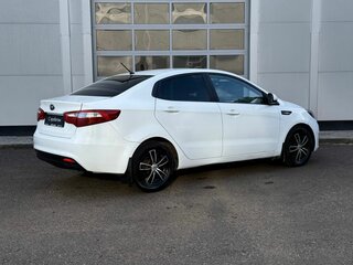 2014 Kia Rio 5-speed III, белый, 668000 рублей, вид 5