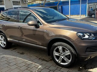 2011 Volkswagen Touareg II, коричневый, 2150000 рублей, вид 1