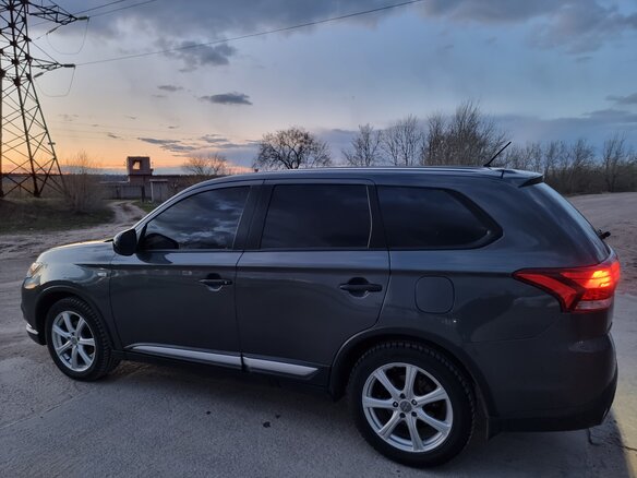 2016 Mitsubishi Outlander III Рестайлинг 2, серый, 1595000 рублей - вид 25