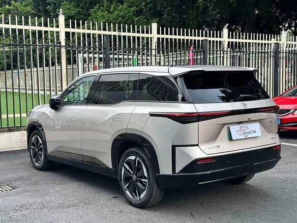 2026 Toyota bZ3X 58.3 kWh, бежевый - вид 6