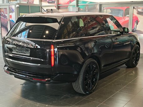 2026 Land Rover Range Rover P400 MHEV V, чёрный, 23800000 рублей, вид 2