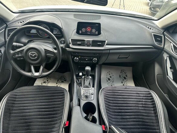 2018 Mazda 3 III (BM) Рестайлинг, белый, 2000000 рублей - вид 7