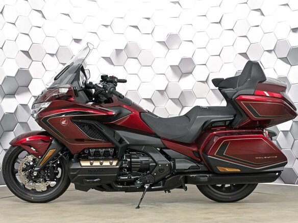 2025 Honda GL 1800 Gold Wing, красный, 3389000 рублей - вид 3