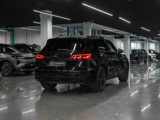 2018 Volkswagen Touareg III, чёрный, 4410000 рублей, вид 5