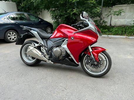 2010 Honda VFR 1200, красный, 540000 рублей, вид 2