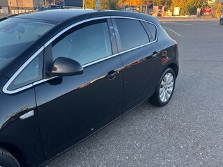 2011 Opel Astra J, чёрный, 515000 рублей, вид 3