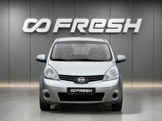 2013 Nissan Note I Рестайлинг, серебристый, 747000 рублей, вид 3