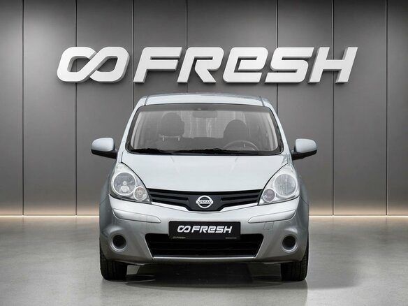 2013 Nissan Note I Рестайлинг, серебристый, 747000 рублей - вид 2