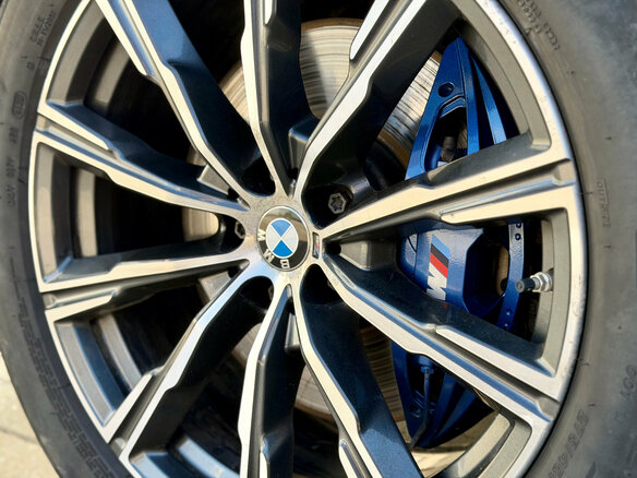 2020 BMW X5 30d IV (G05/G18), синий, 8249000 рублей - вид 8