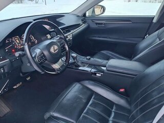 2016 Lexus ES 200 VI Рестайлинг, белый, 2700000 рублей, вид 5
