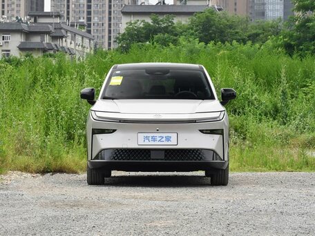 2026 Toyota bZ3X 58.3 kWh, серебристый, 2680000 рублей, вид 3