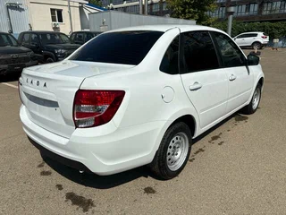 2026 Lada (ВАЗ) Granta I Рестайлинг, белый, 1068000 рублей, вид 3