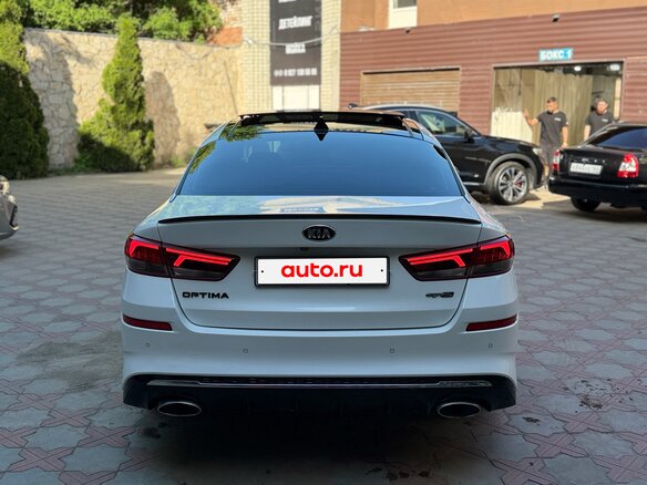 2019 Kia Optima IV Рестайлинг, белый, 1705000 рублей - вид 4