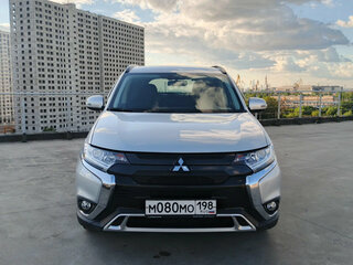 2021 Mitsubishi Outlander III Рестайлинг 3, серебристый, 2270000 рублей, вид 2