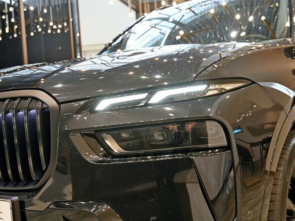 2023 BMW X7 40d I (G07) Рестайлинг, чёрный, 13800000 рублей - вид 2
