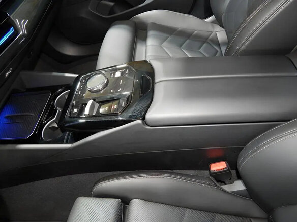 2025 BMW 5 серии 530i xDrive VIII (G60/G61/G68), белый, 5477500 рублей - вид 13