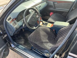 1995 Mercedes-Benz E-Класс 230 II (W210, S210), чёрный, 300000 рублей, вид 5