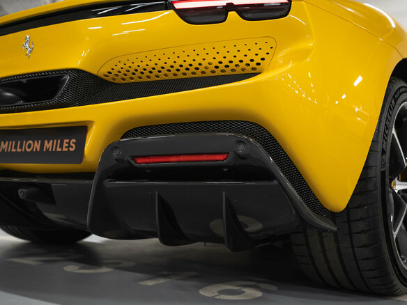 2024 Ferrari 296 GTB, жёлтый, 38000000 рублей - вид 22