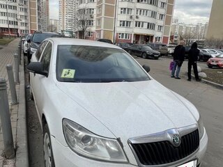 2013 Skoda Octavia II (A5) Рестайлинг, белый, 450000 рублей, вид 1